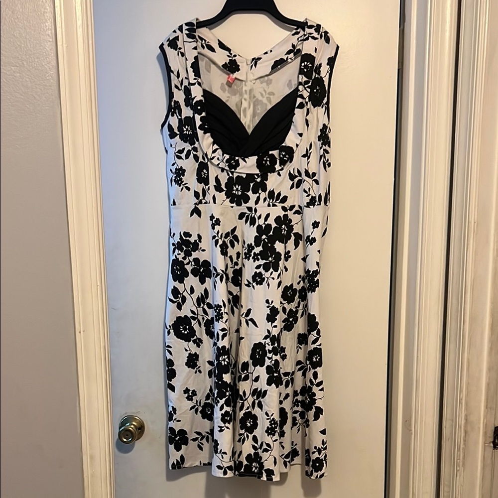 Women’s Black and White Floral Dress